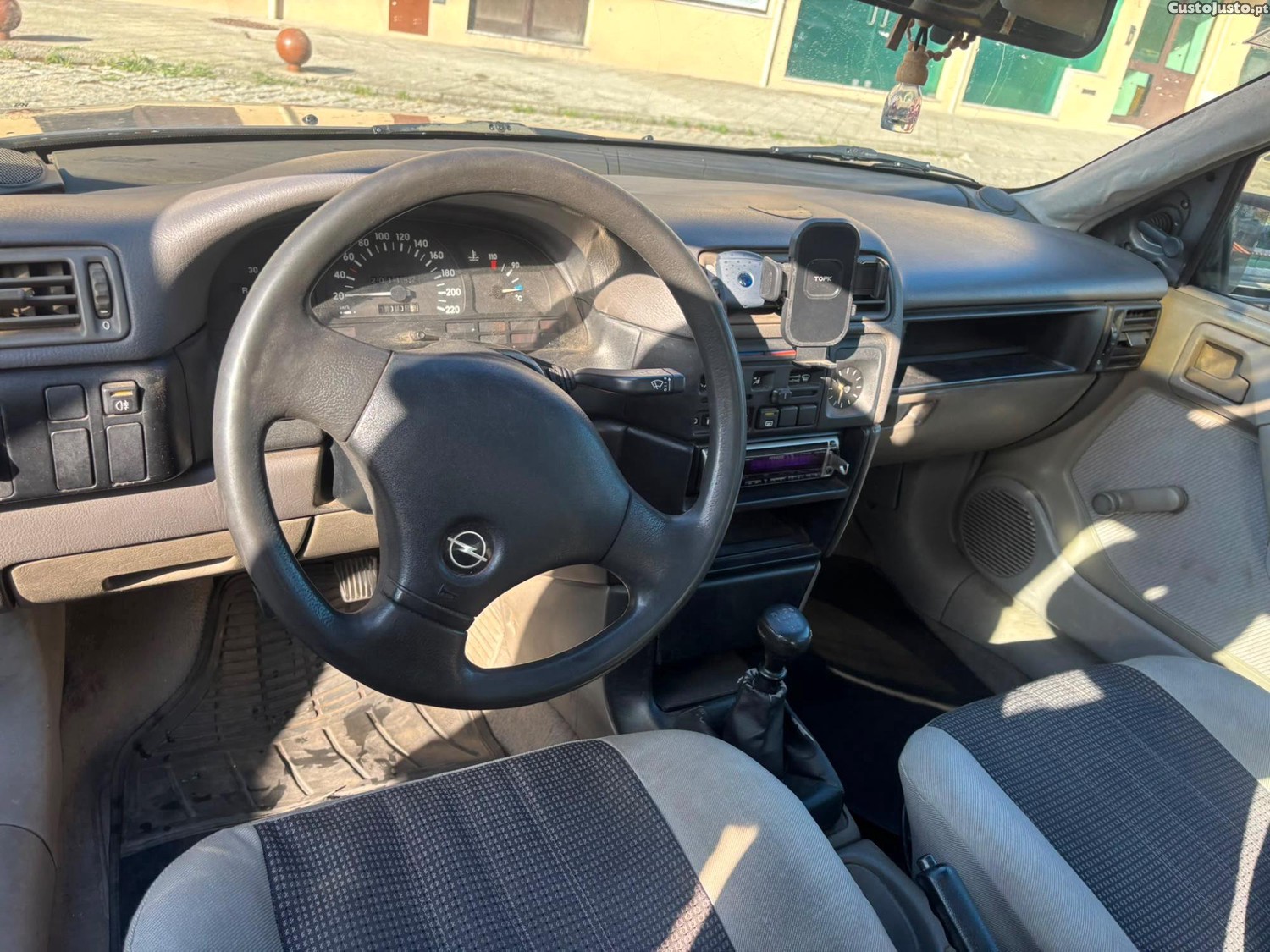 Opel Vectra 1.7D — fotografia 3