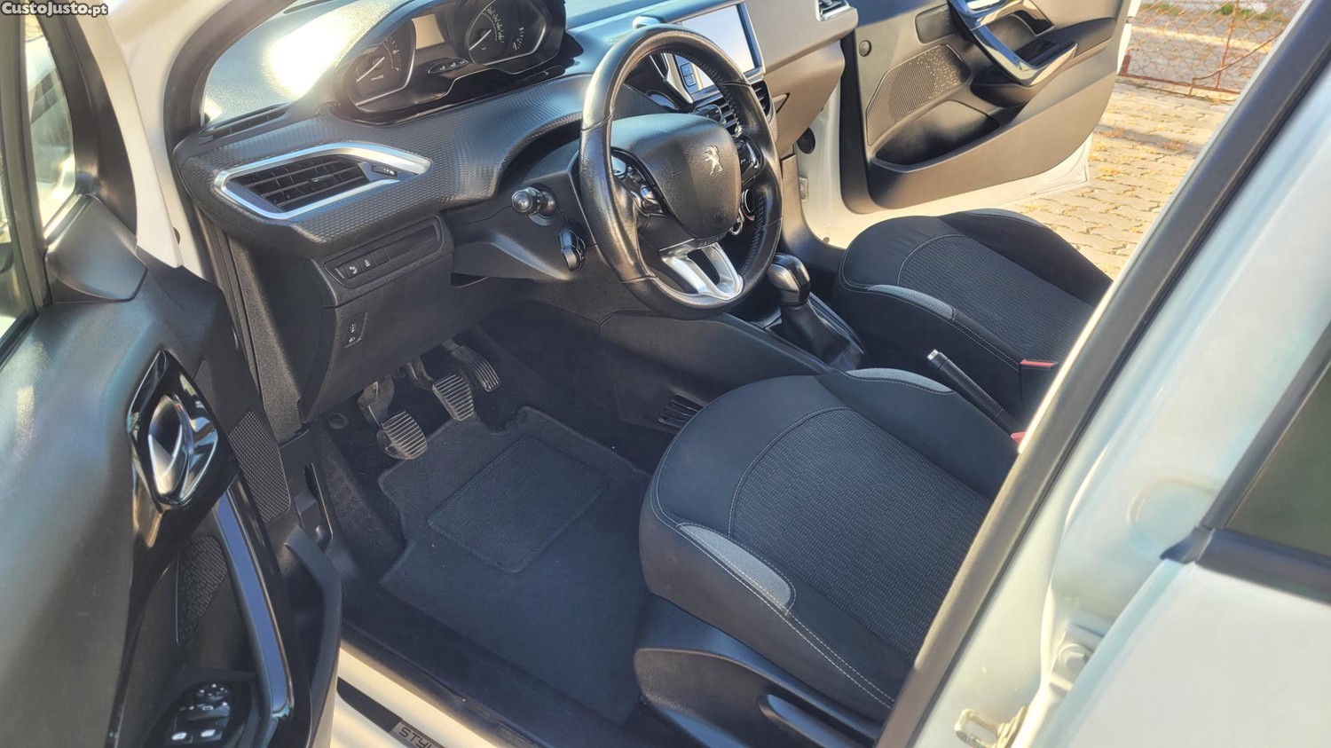 Peugeot 208 1.2 VTI 82 CV 83697KM — fotografia 8