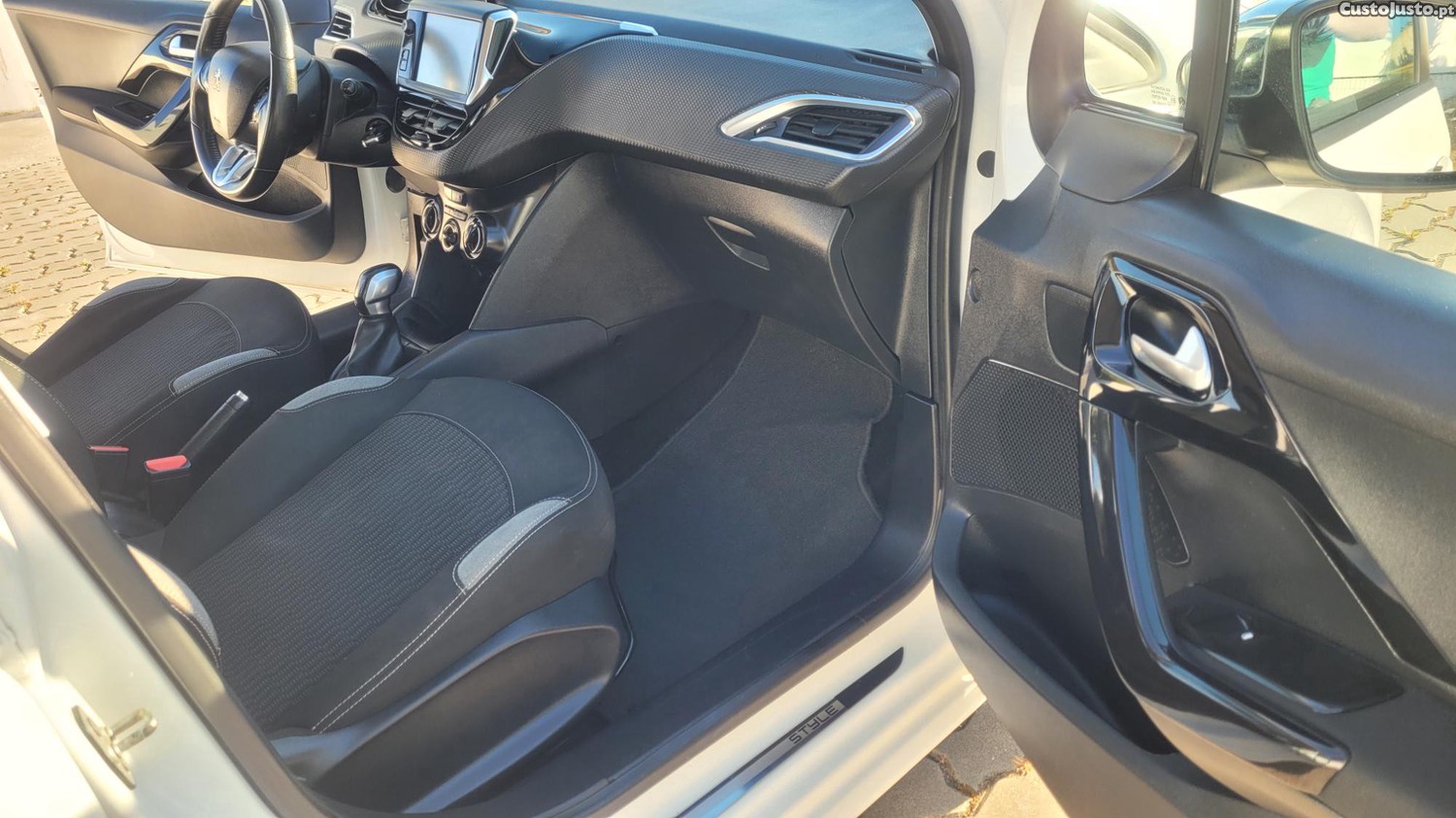 Peugeot 208 1.2 VTI 82 CV 83697KM — fotografia 7