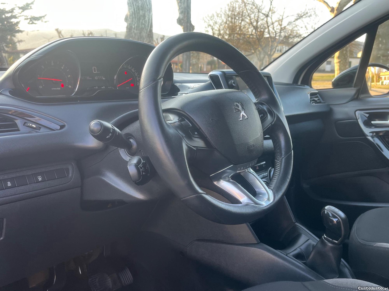 Peugeot 208 Allure 1.4 HDI — fotografia 3