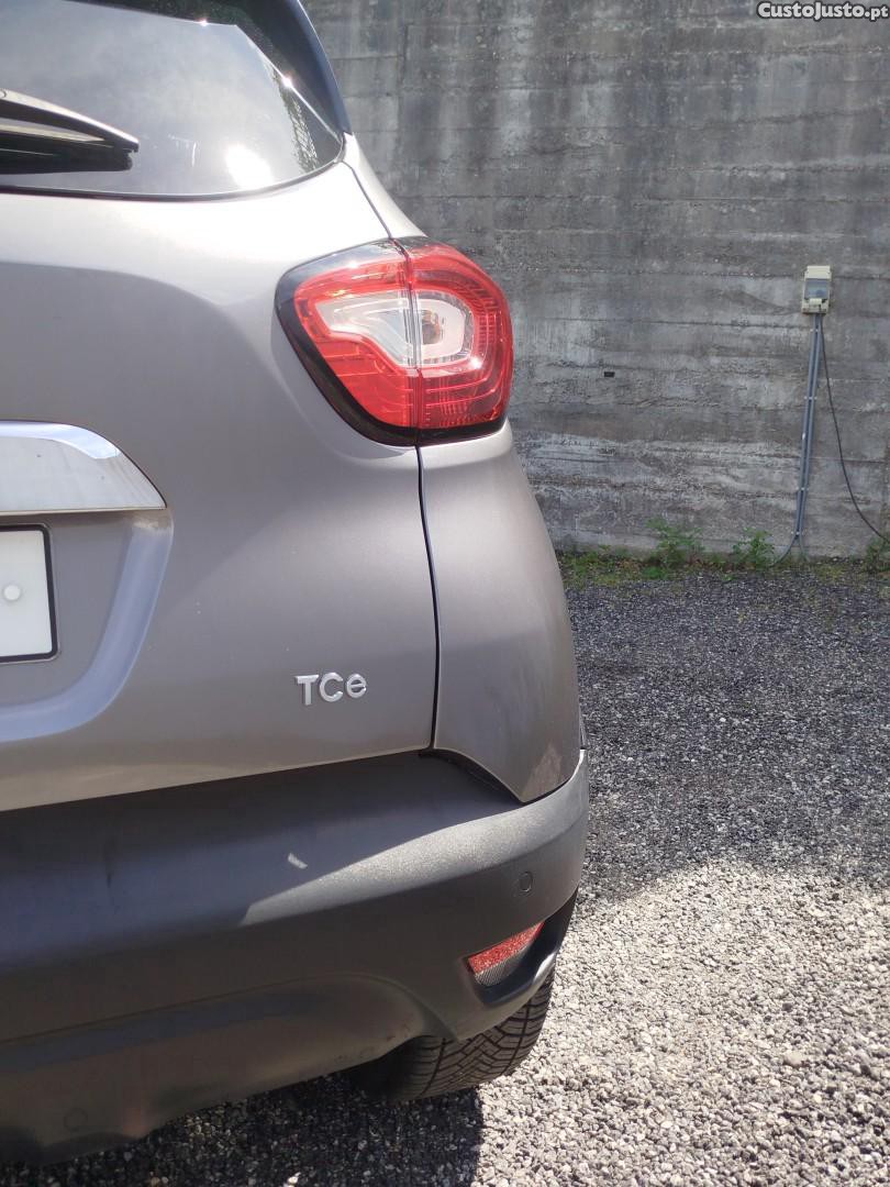 Renault Captur TCe 120 EDC Dynamique — fotografia 14