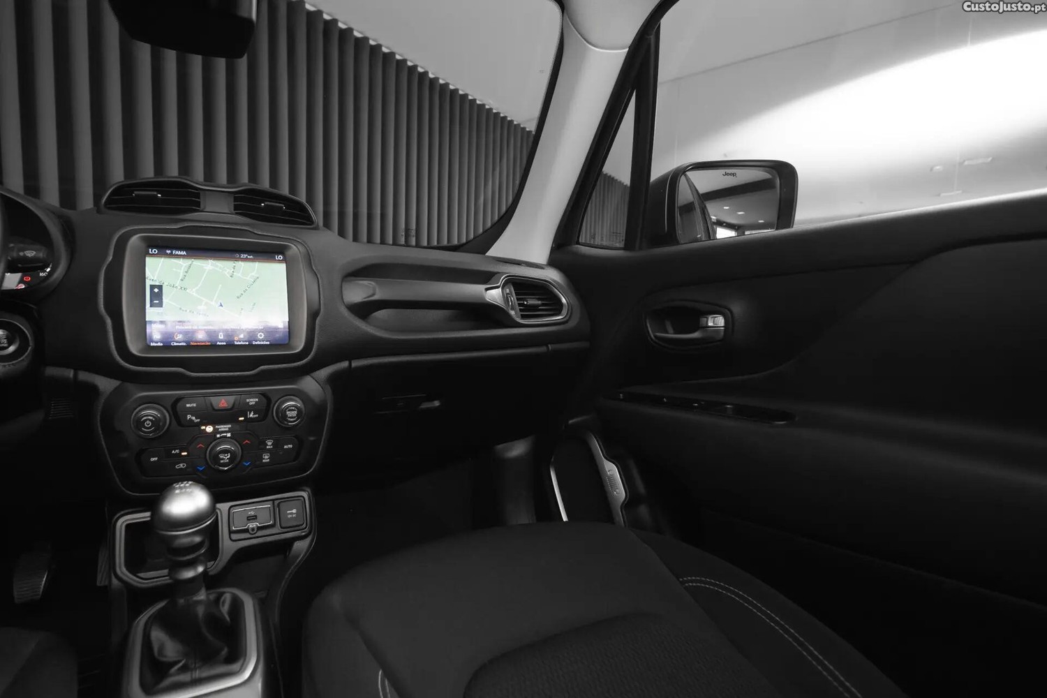 Jeep Renegade 1.0 T Limited — fotografia 12