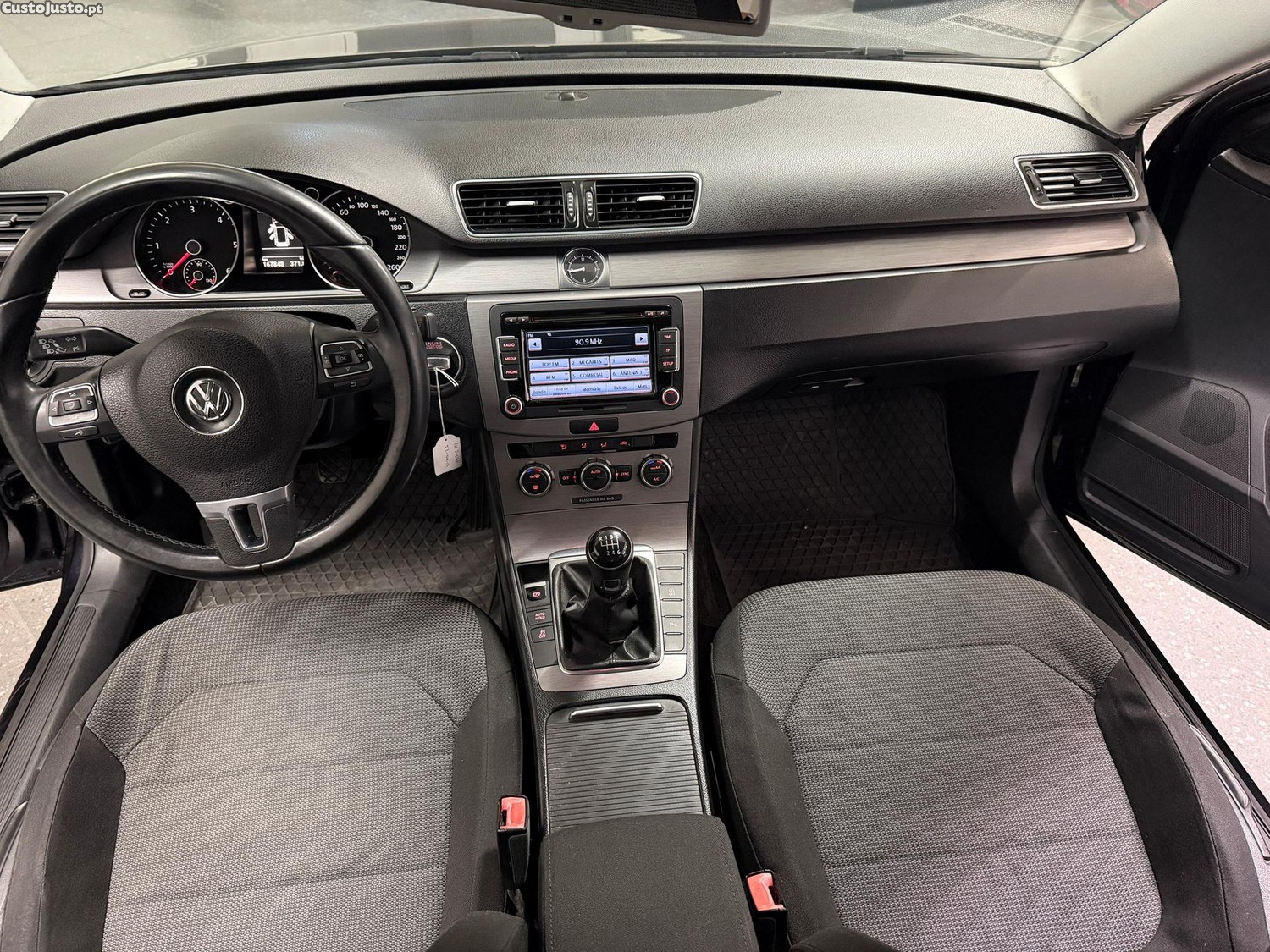 Volkswagen Passat 1.6 TDI Confortline — fotografia 18