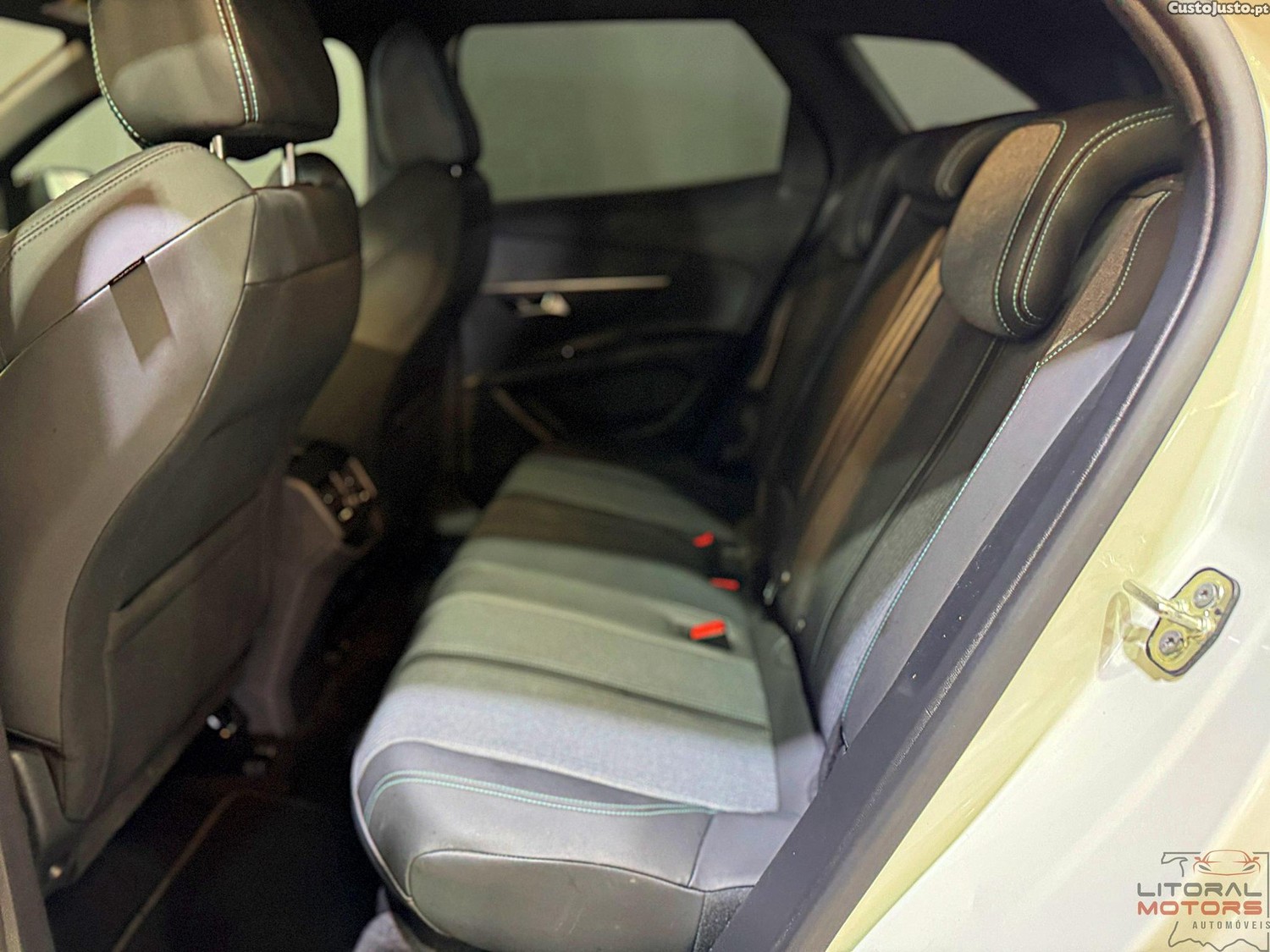 Peugeot 3008 1.2 PureTech Allure Pack EAT8 — fotografia 10