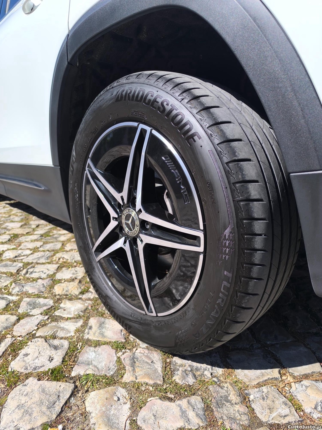 Mercedes-Benz EQB AMG line — fotografia 3
