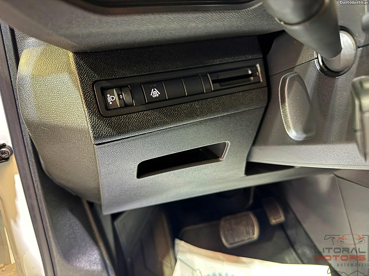 Peugeot 3008 1.2 PureTech Allure Pack EAT8 — fotografia 8