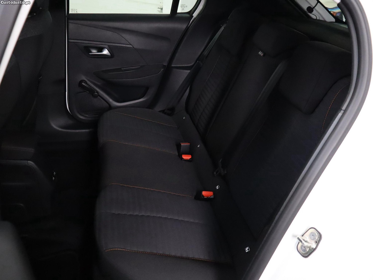 Peugeot 208 50 kWh Active — fotografia 12