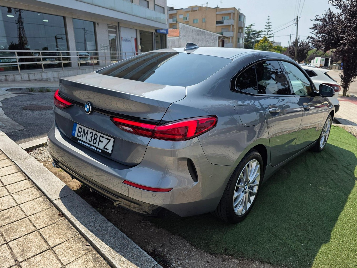 BMW 216 d Line Sport — fotografia 2