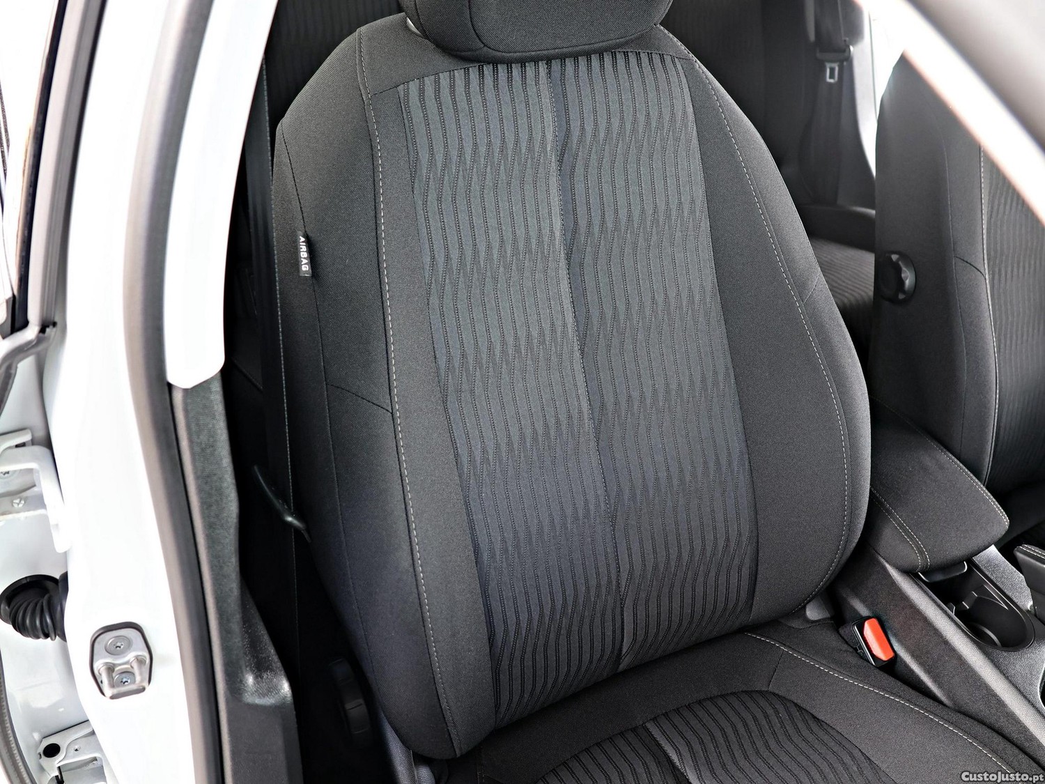 Peugeot 308 1.6 BlueHDi Active J17 — fotografia 5
