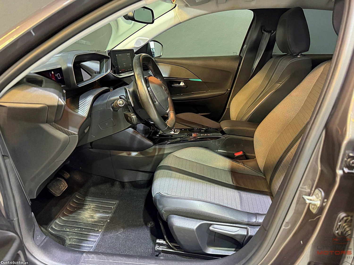 Peugeot 208 1.2 PureTech GT EAT8 — fotografia 12