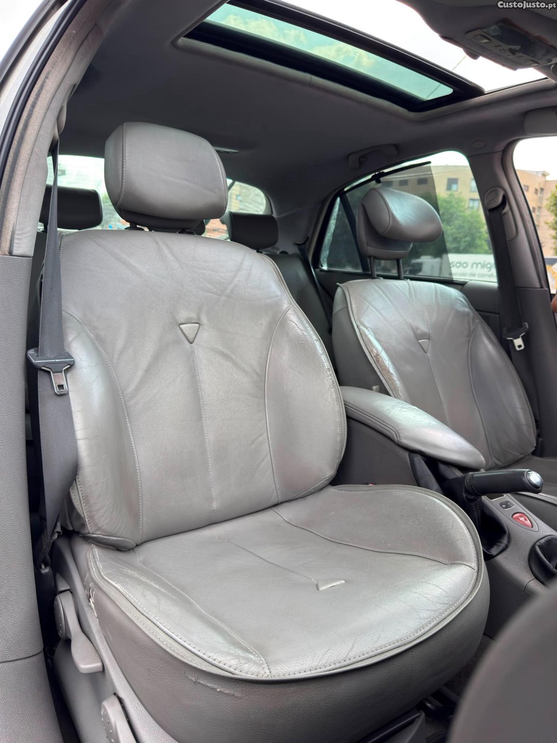 Renault Laguna laguna — fotografia 3