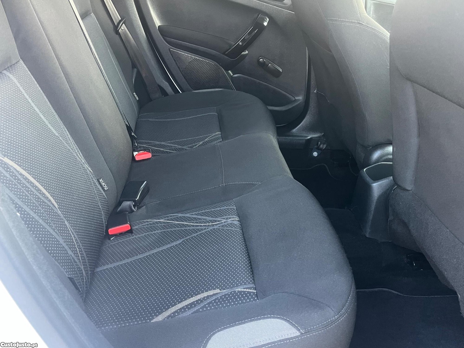 Peugeot 208 Allure 1.4 HDI — fotografia 7