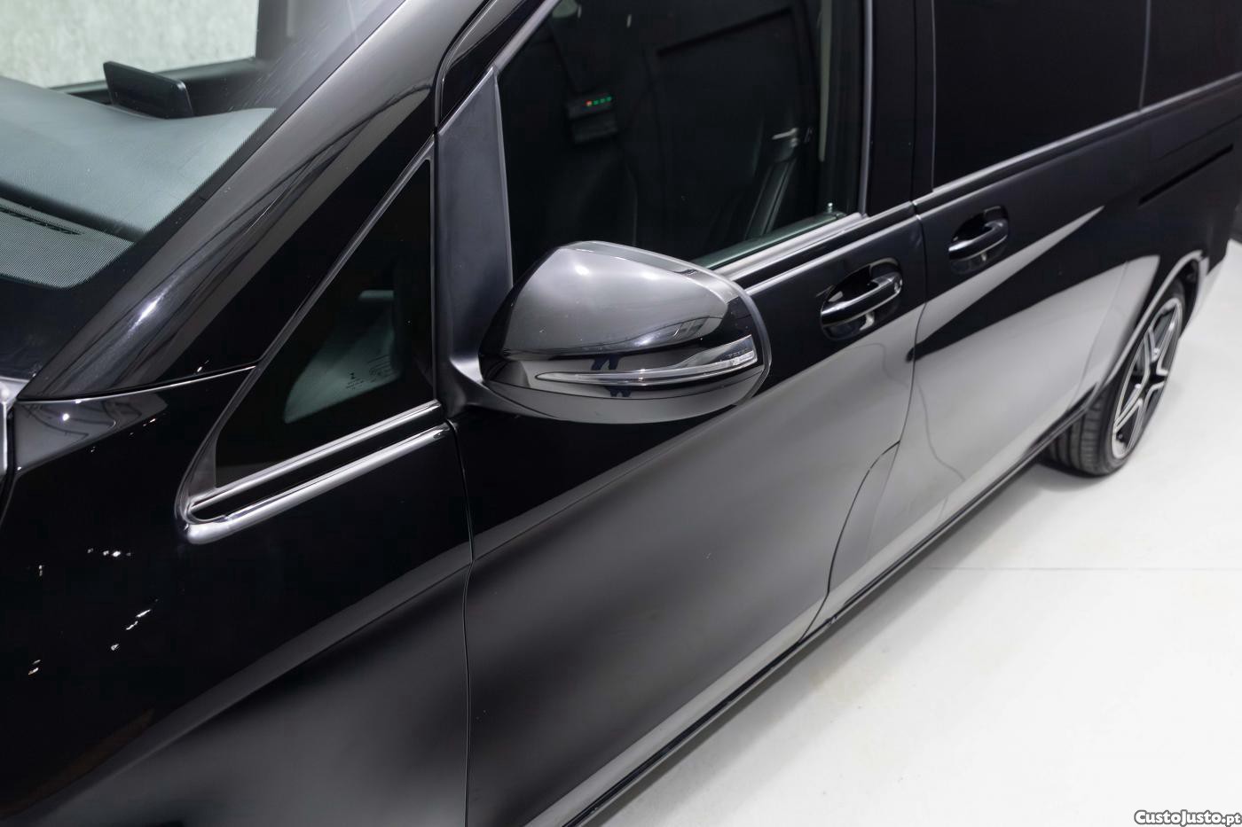 Mercedes-Benz V 300 D Longo AMG 8 Lugare — fotografia 14