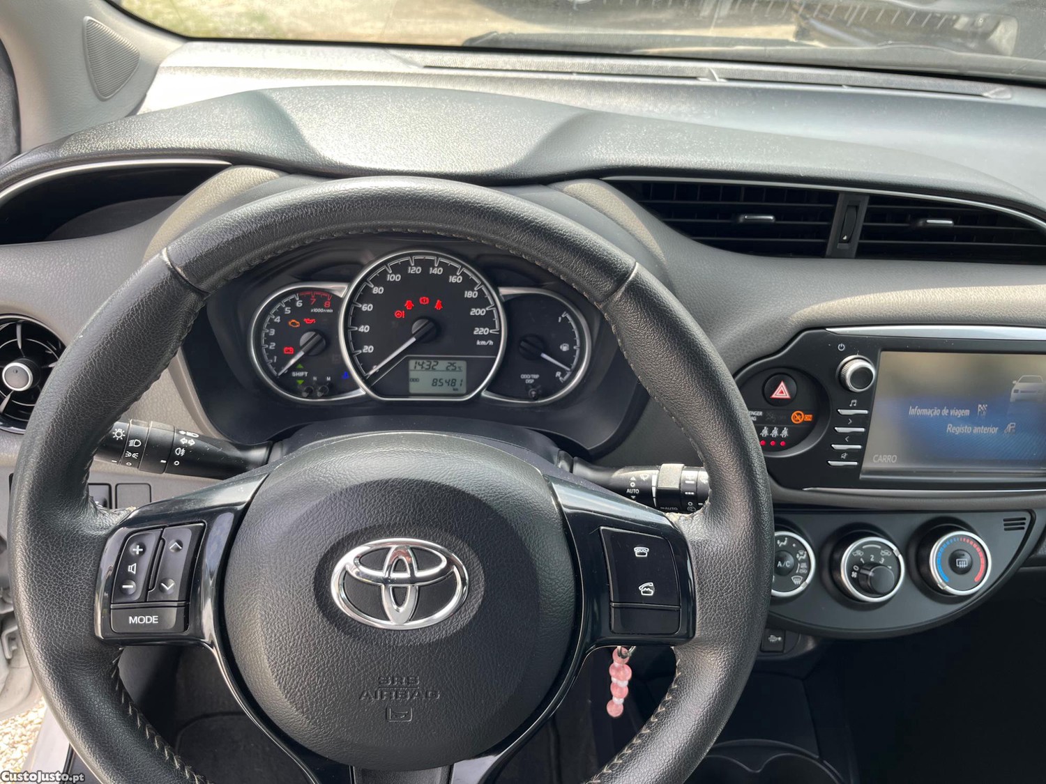 Toyota Yaris Citadino — fotografia 4