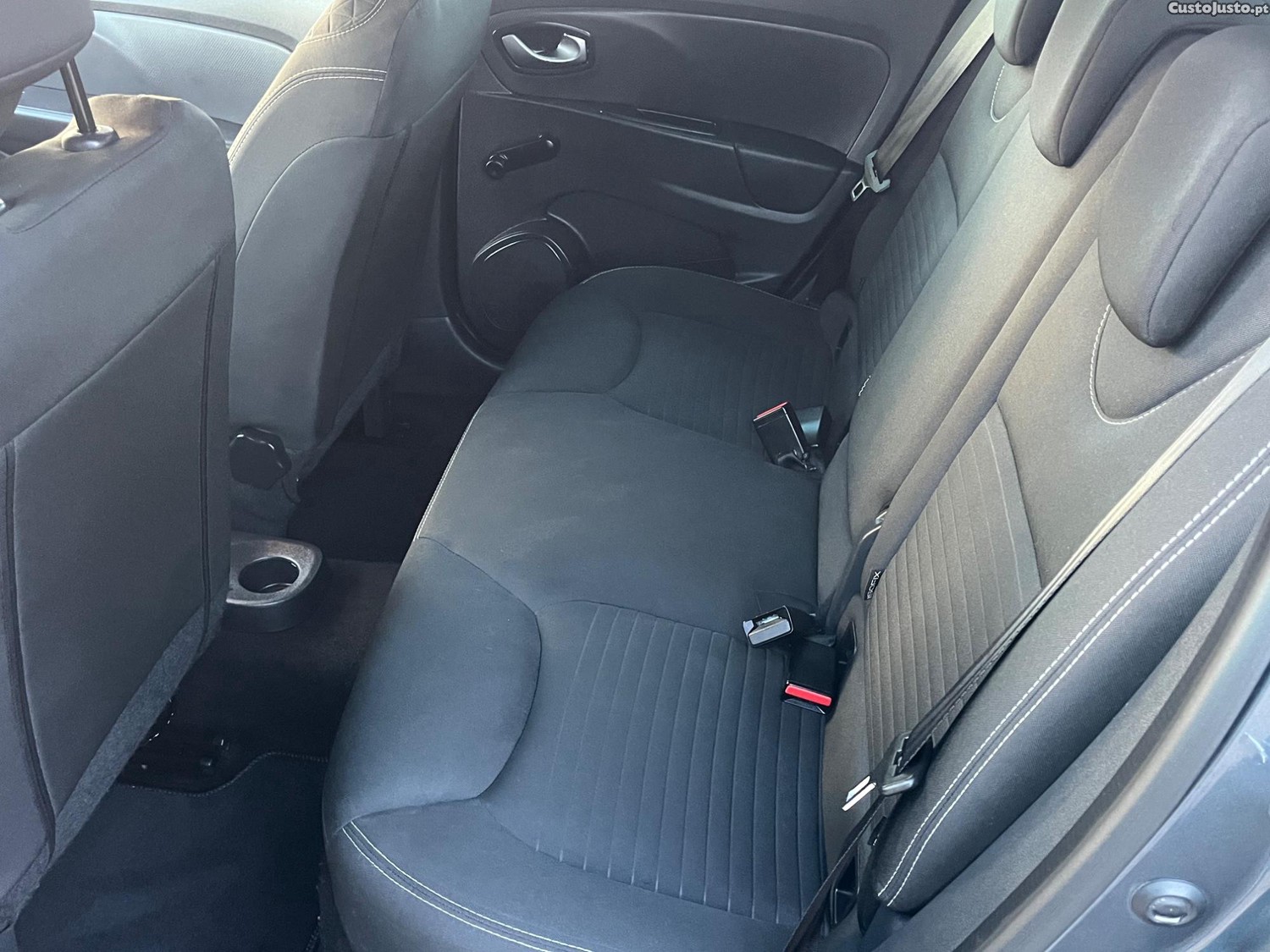 Renault Clio 0.9 TCE Limited Edition — fotografia 8