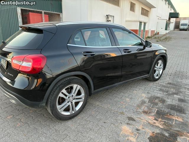 Mercedes-Benz GLA 220 CDI 4MATIC — fotografia 8