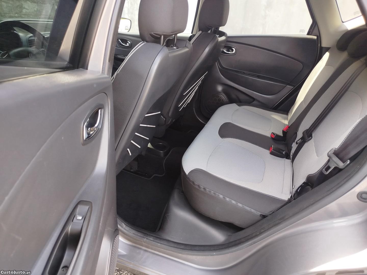 Renault Captur TCe 120 EDC Dynamique — fotografia 12