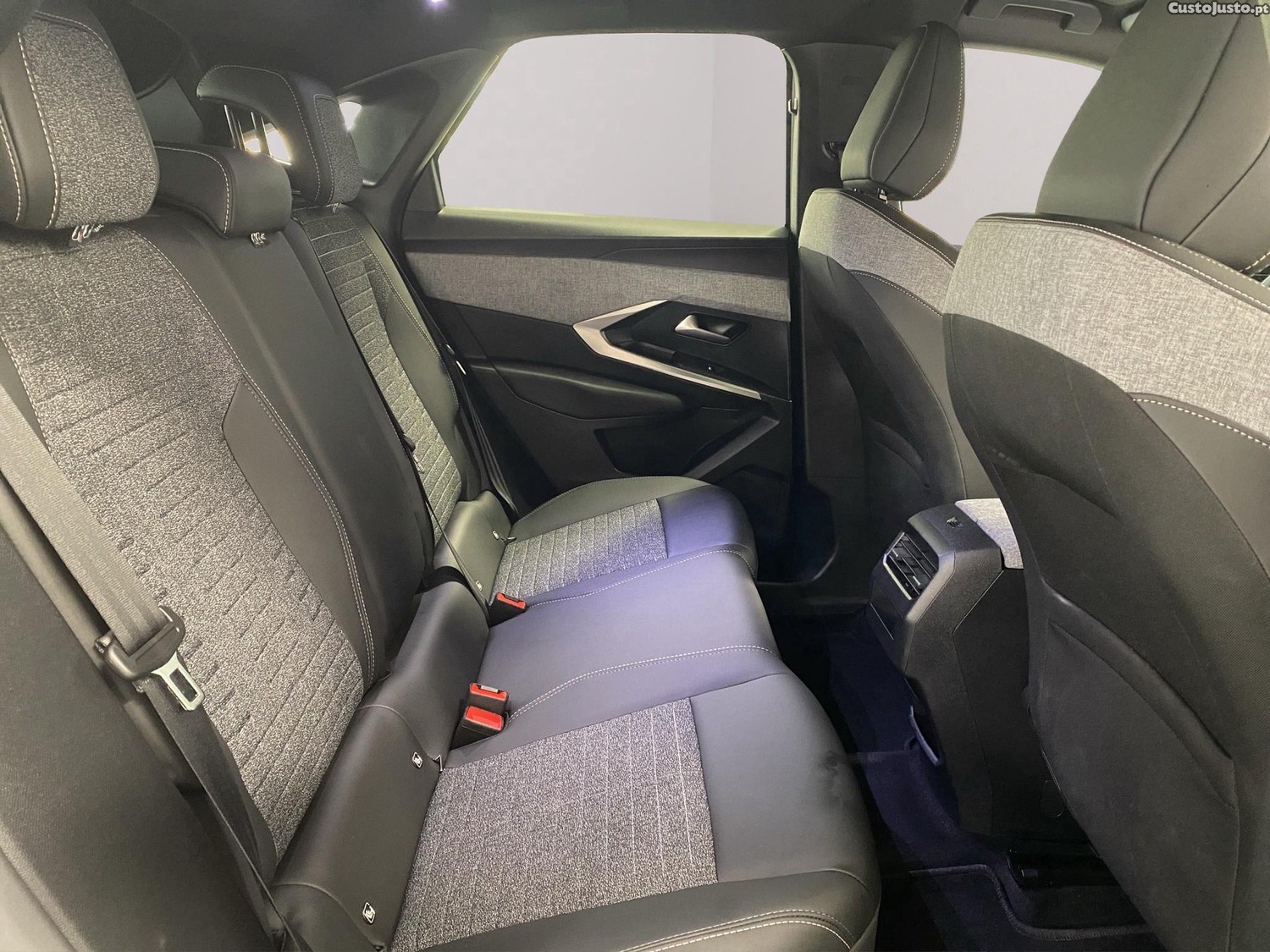 Peugeot 3008 1.2 Hybrid Allure e-DCS6 — fotografia 5