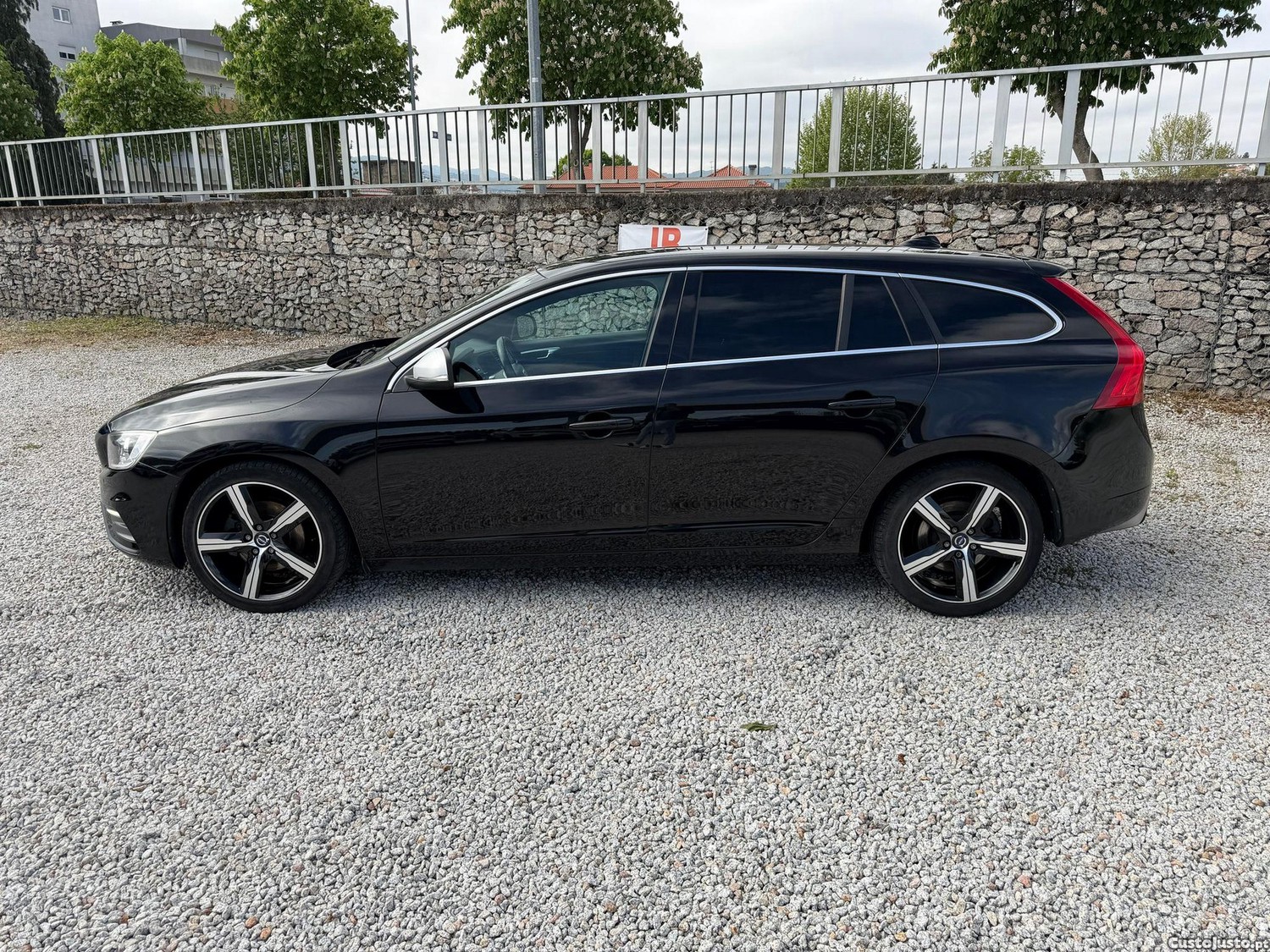 Volvo V60 2.0 D3 R-Design — fotografia 11