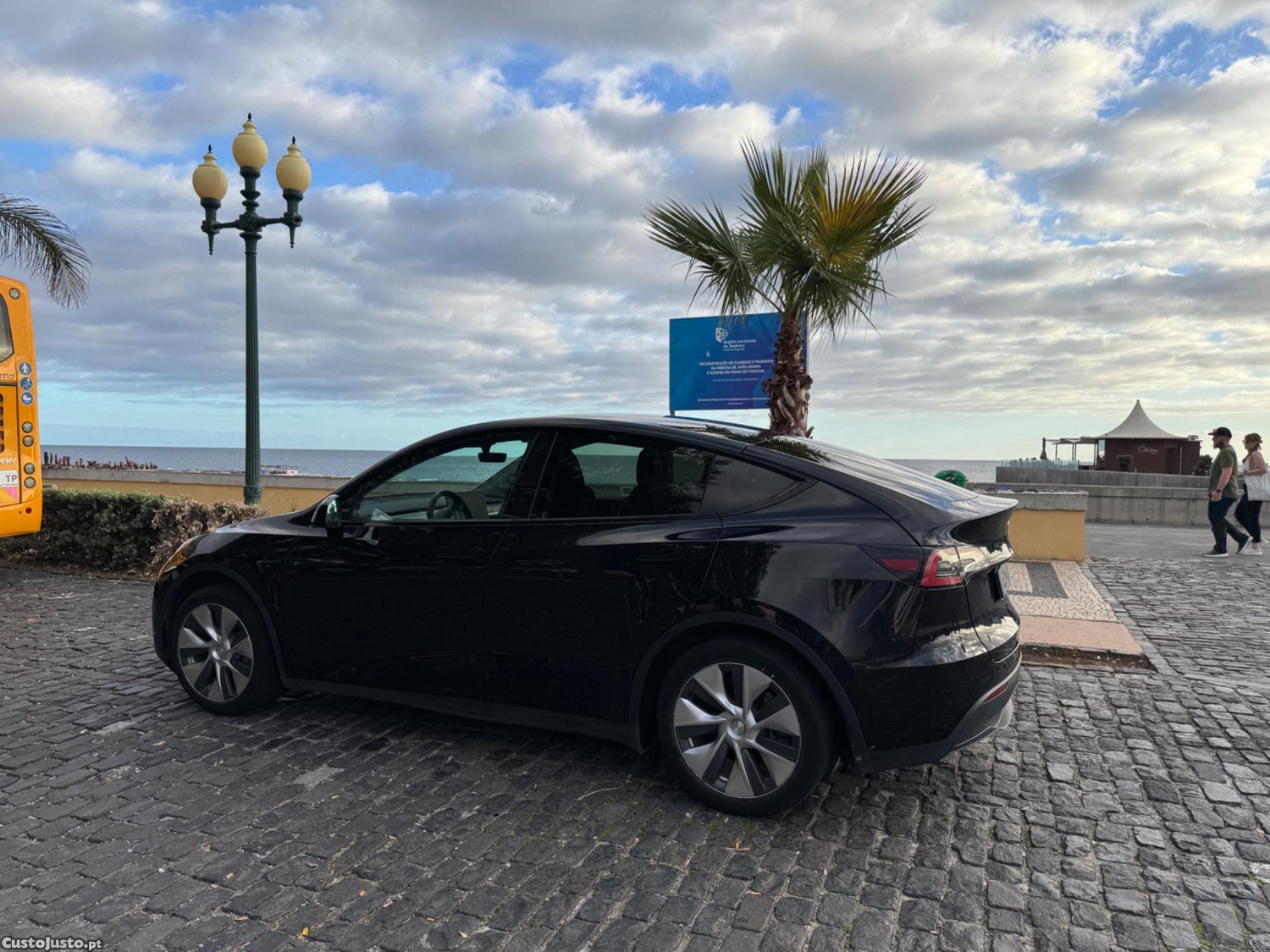 Tesla Model Y Long-Range — fotografia 3