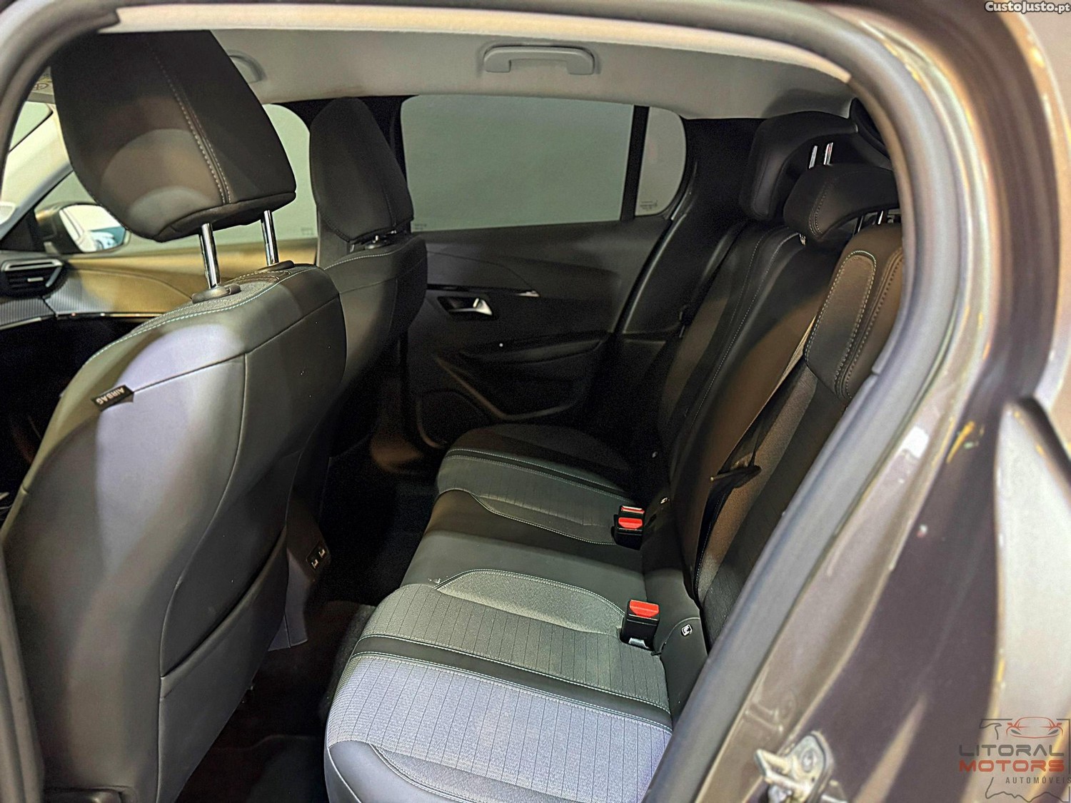 Peugeot 208 1.2 PureTech GT EAT8 — fotografia 10