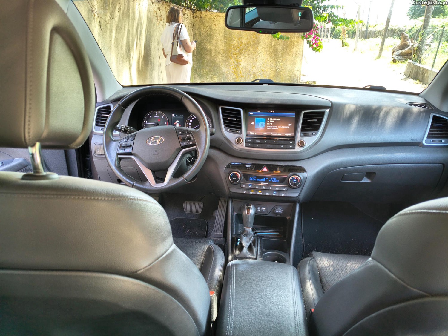 Hyundai Tucson Premium dct 1.7 141cv — fotografia 2