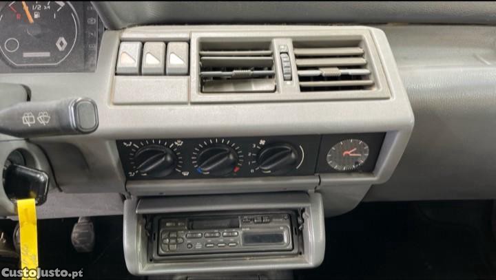 Renault Clio 5 portas 1.2 gasolina RT — fotografia 5