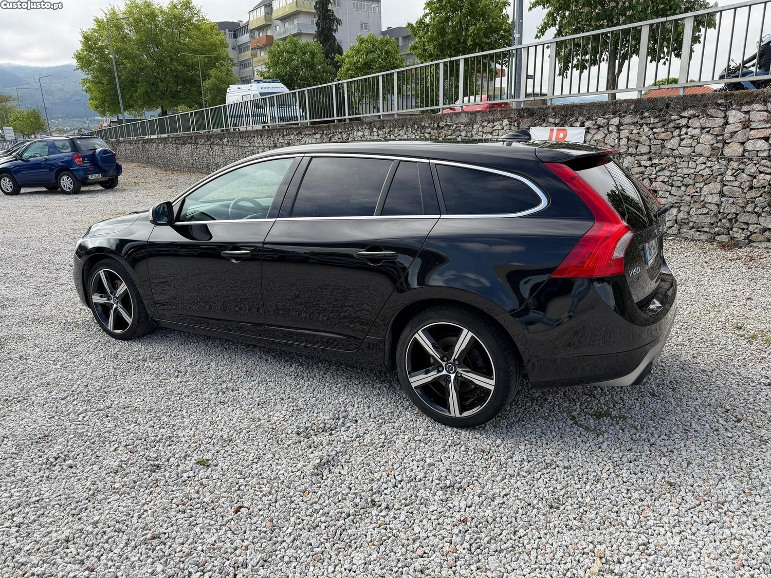 Volvo V60 2.0 D3 R-Design — fotografia 12