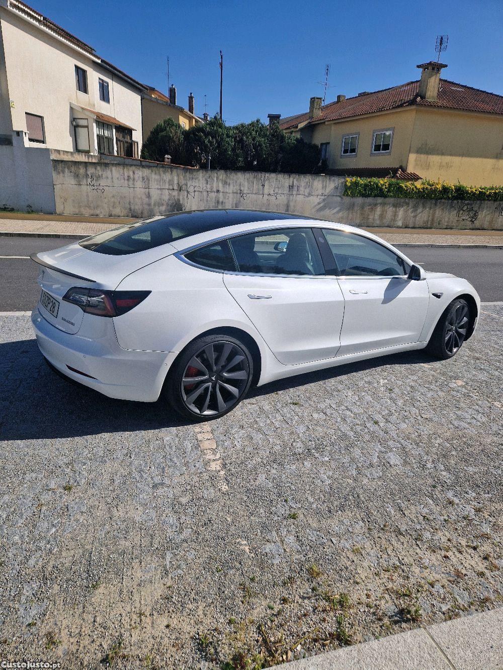 Tesla Model 3 model 3 perfomance — fotografia 3