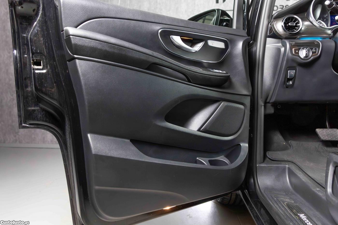 Mercedes-Benz V 300 D Longo AMG 8 Lugare — fotografia 6