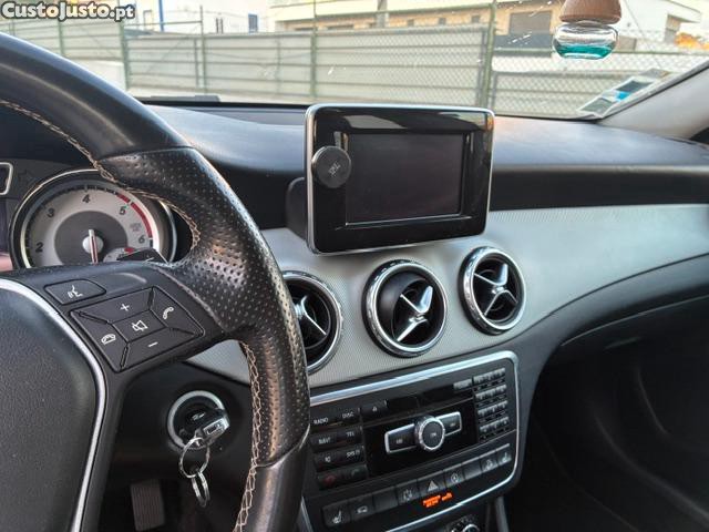 Mercedes-Benz GLA 220 CDI 4MATIC — fotografia 10