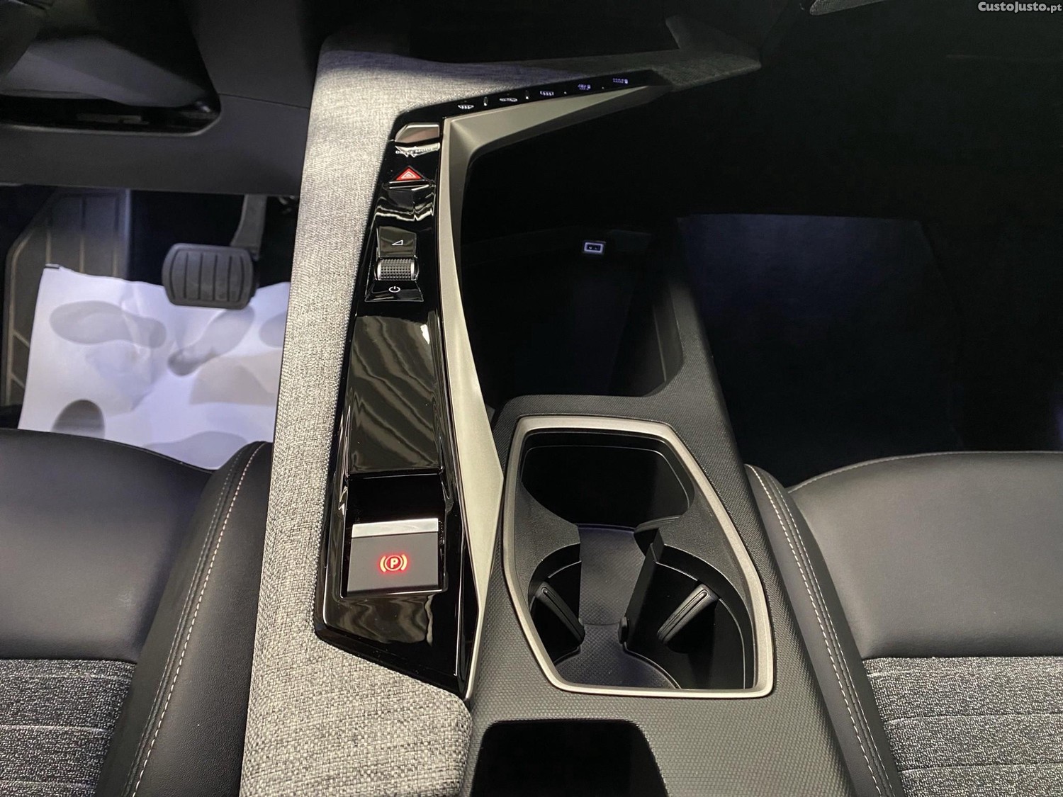 Peugeot 3008 1.2 Hybrid Allure e-DCS6 — fotografia 9