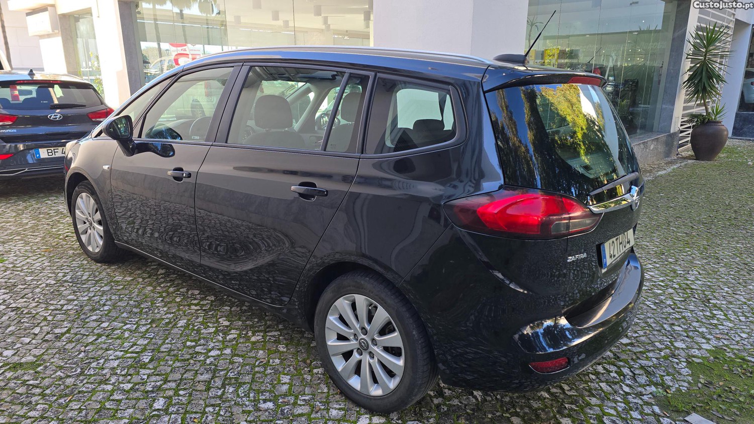 Opel Zafira Tourer 7 Lugares — fotografia 6