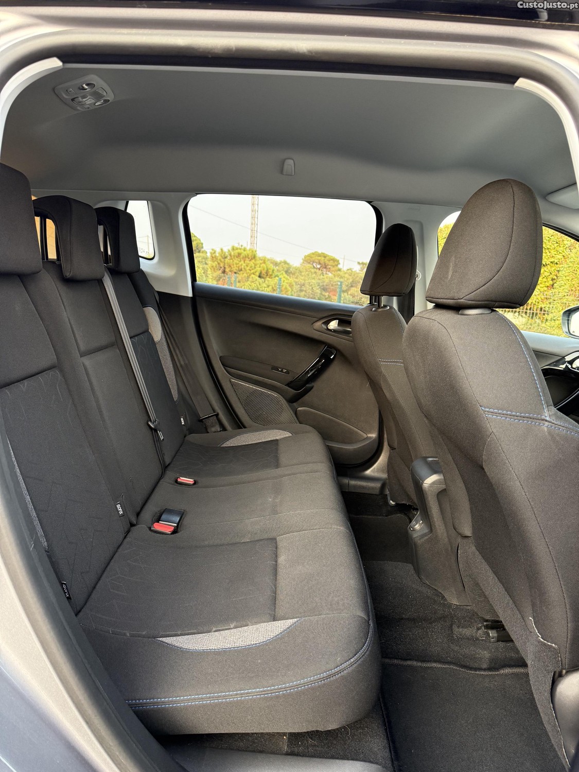 Peugeot 2008 Signature 1.5HDI — fotografia 9