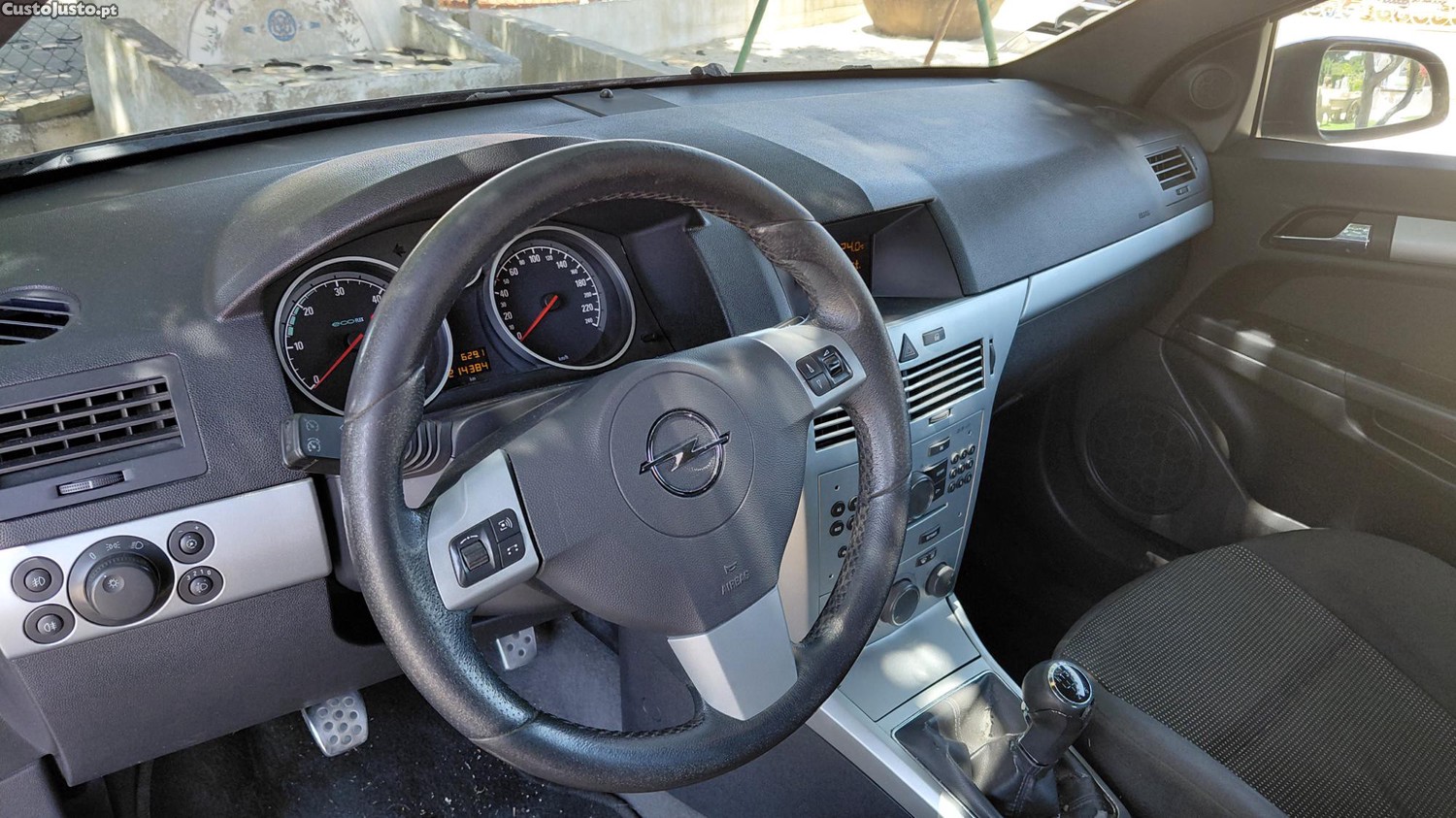 Opel Astra Gtc — fotografia 10