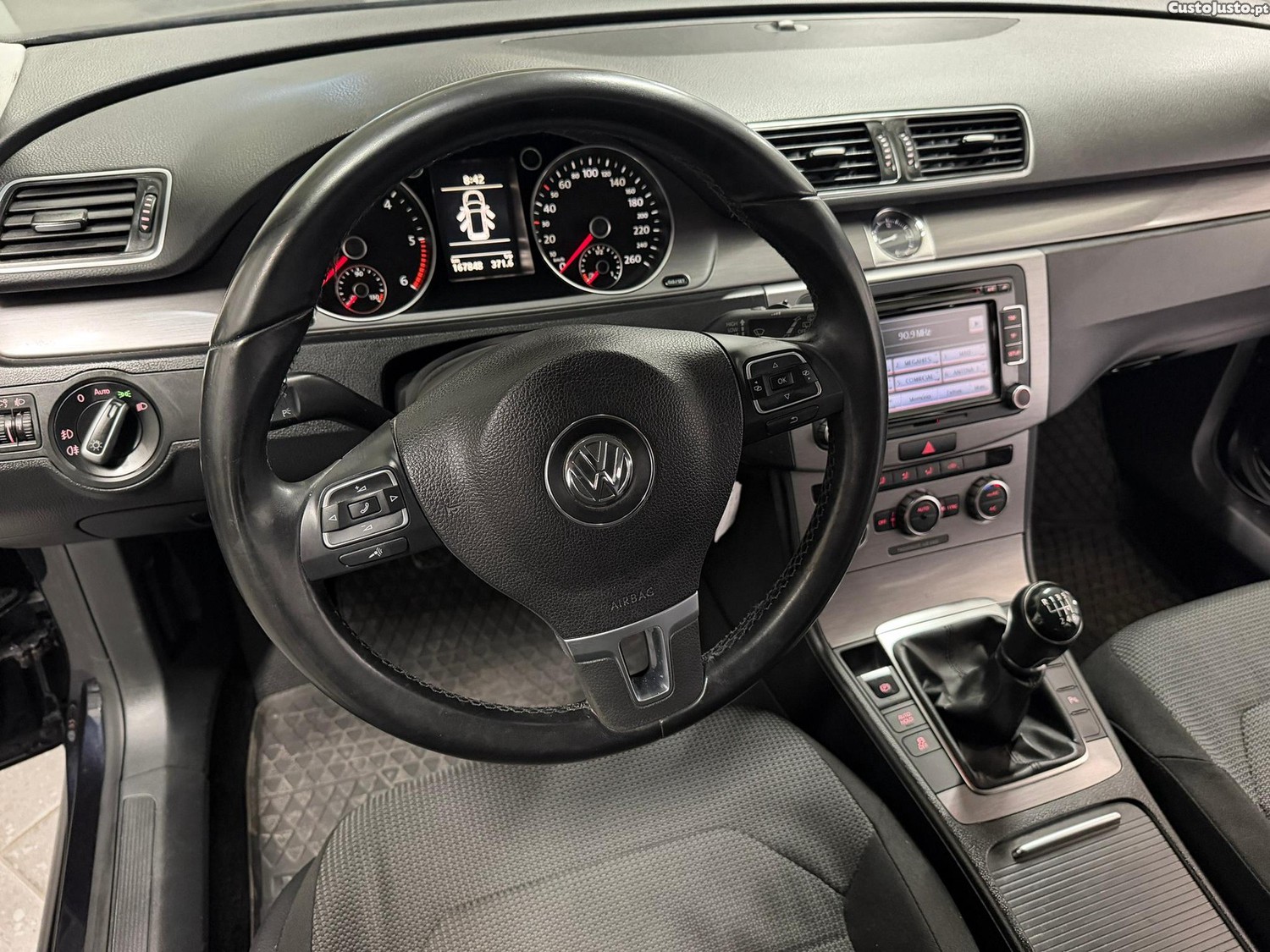 Volkswagen Passat 1.6 TDI Confortline — fotografia 15