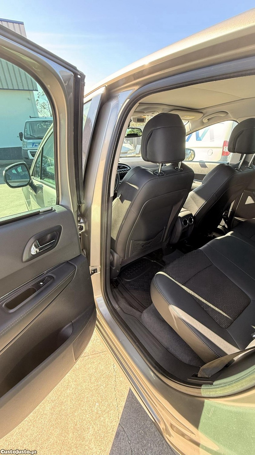 Peugeot 3008 1.6 HDI de 2014 — fotografia 3