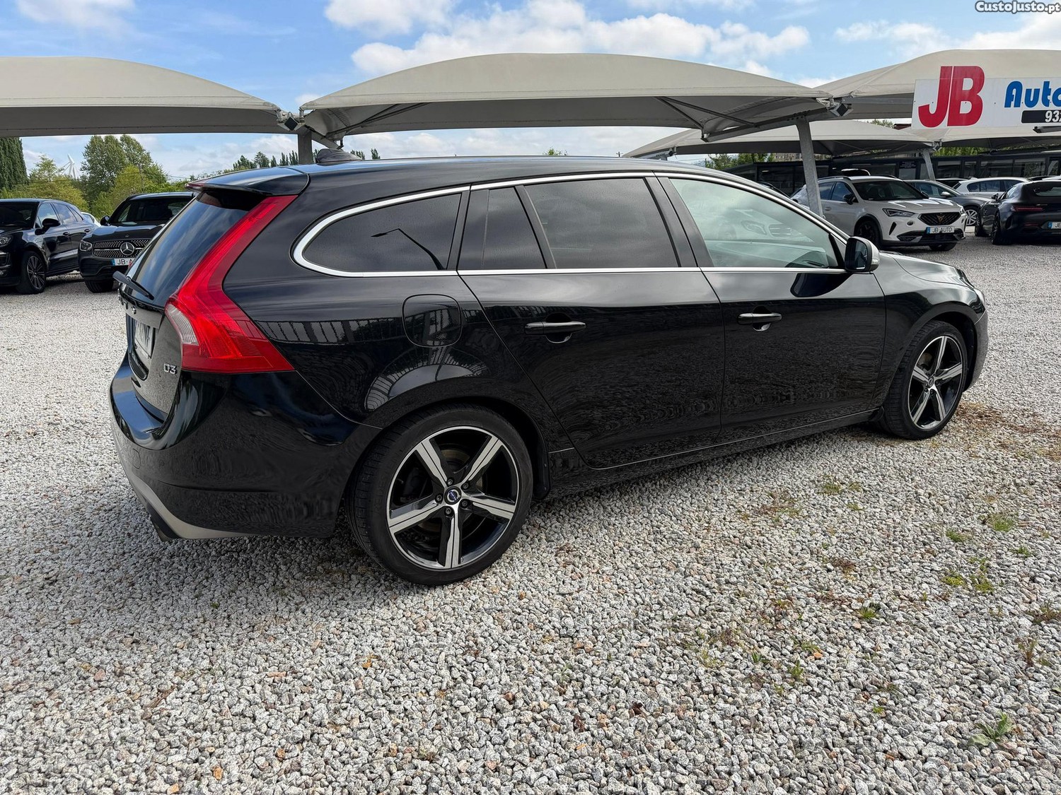 Volvo V60 2.0 D3 R-Design — fotografia 10