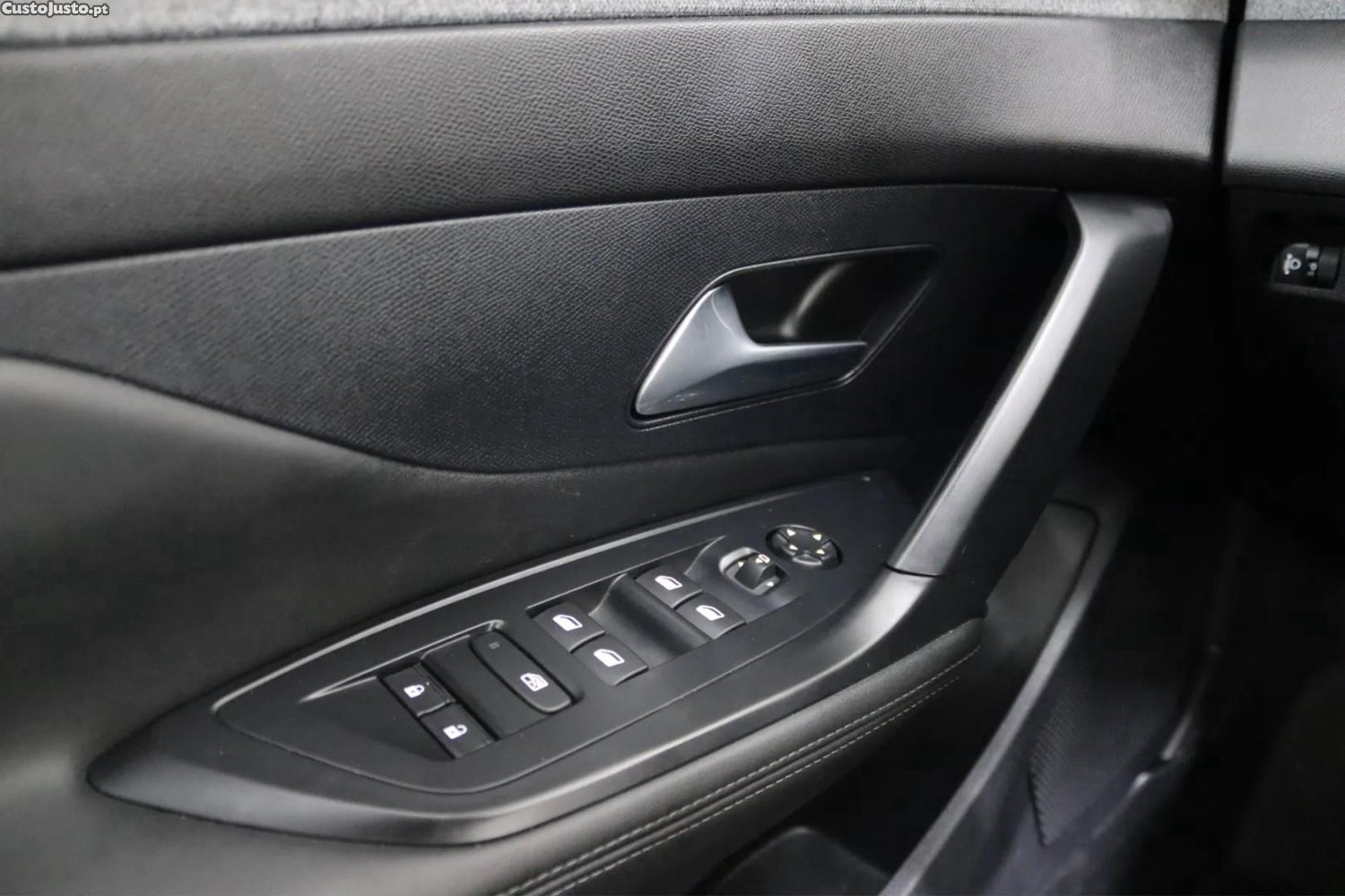 Peugeot 308 1.2 PureTech Allure Pack EAT8 — fotografia 9