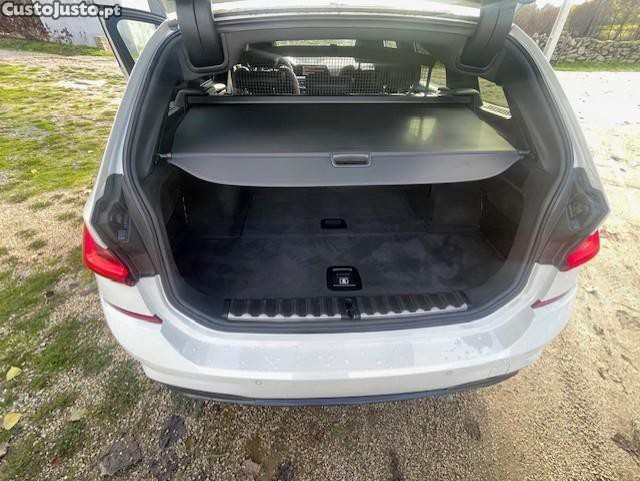 BMW 320 d Touring Pack M Auto — fotografia 5