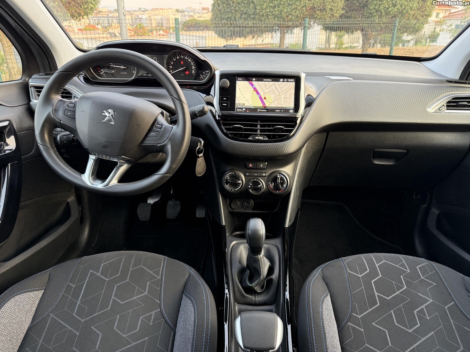 Peugeot 2008 Signature 1.5HDI — fotografia 4