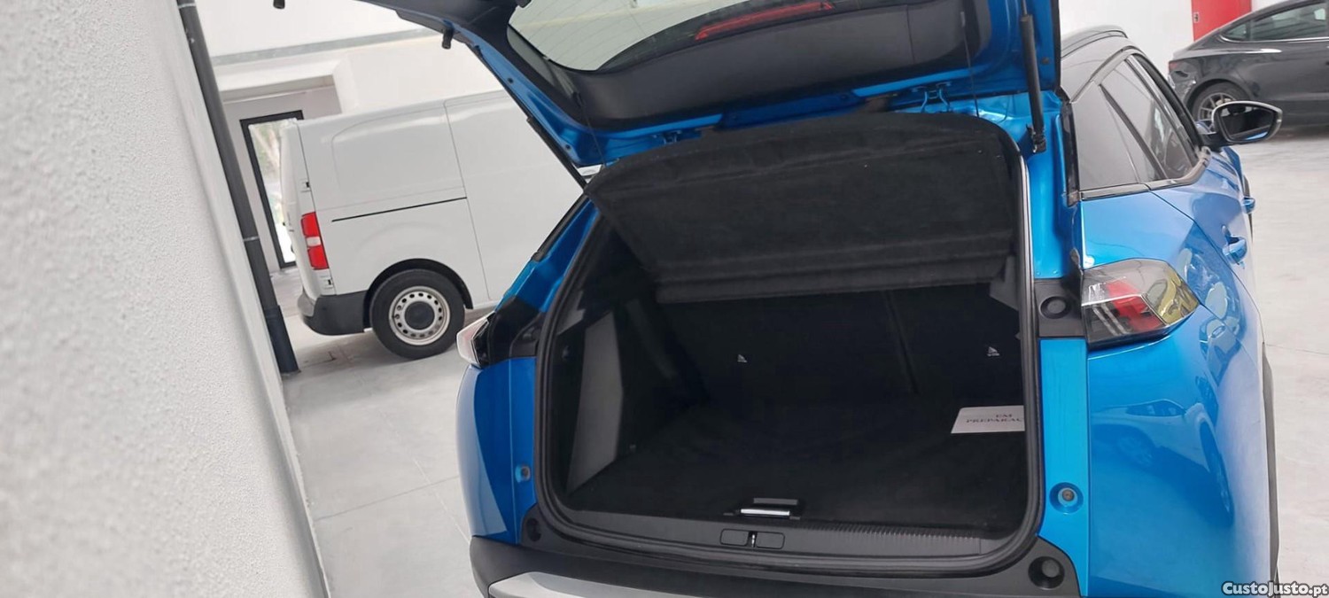 Peugeot e-2008 50 kWh GT — fotografia 3