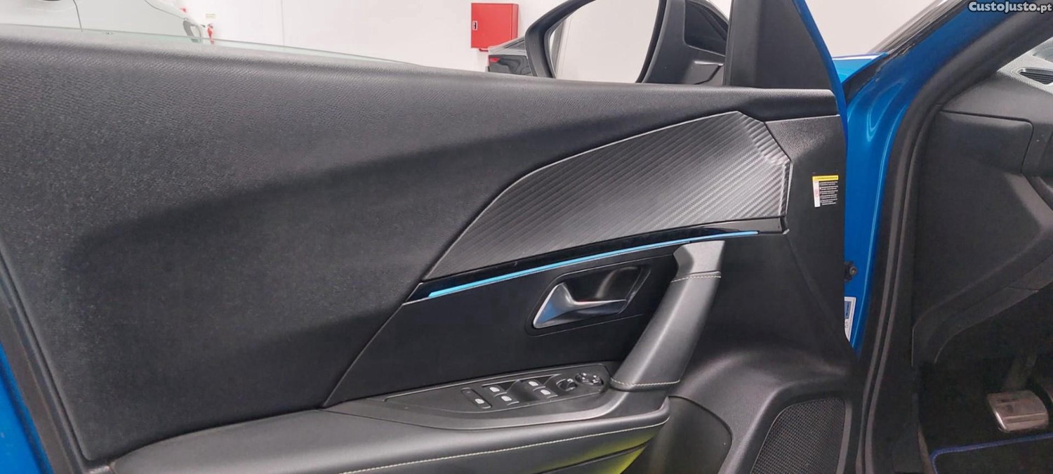 Peugeot e-2008 50 kWh GT — fotografia 4