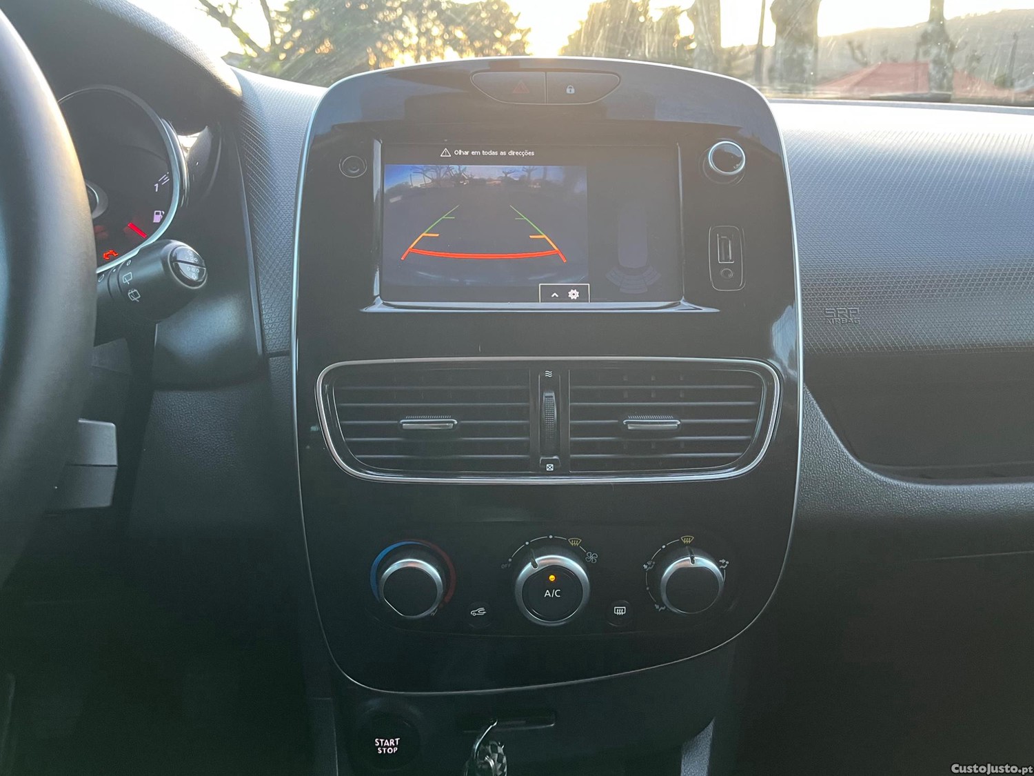 Renault Clio 0.9 TCE Limited Edition — fotografia 6