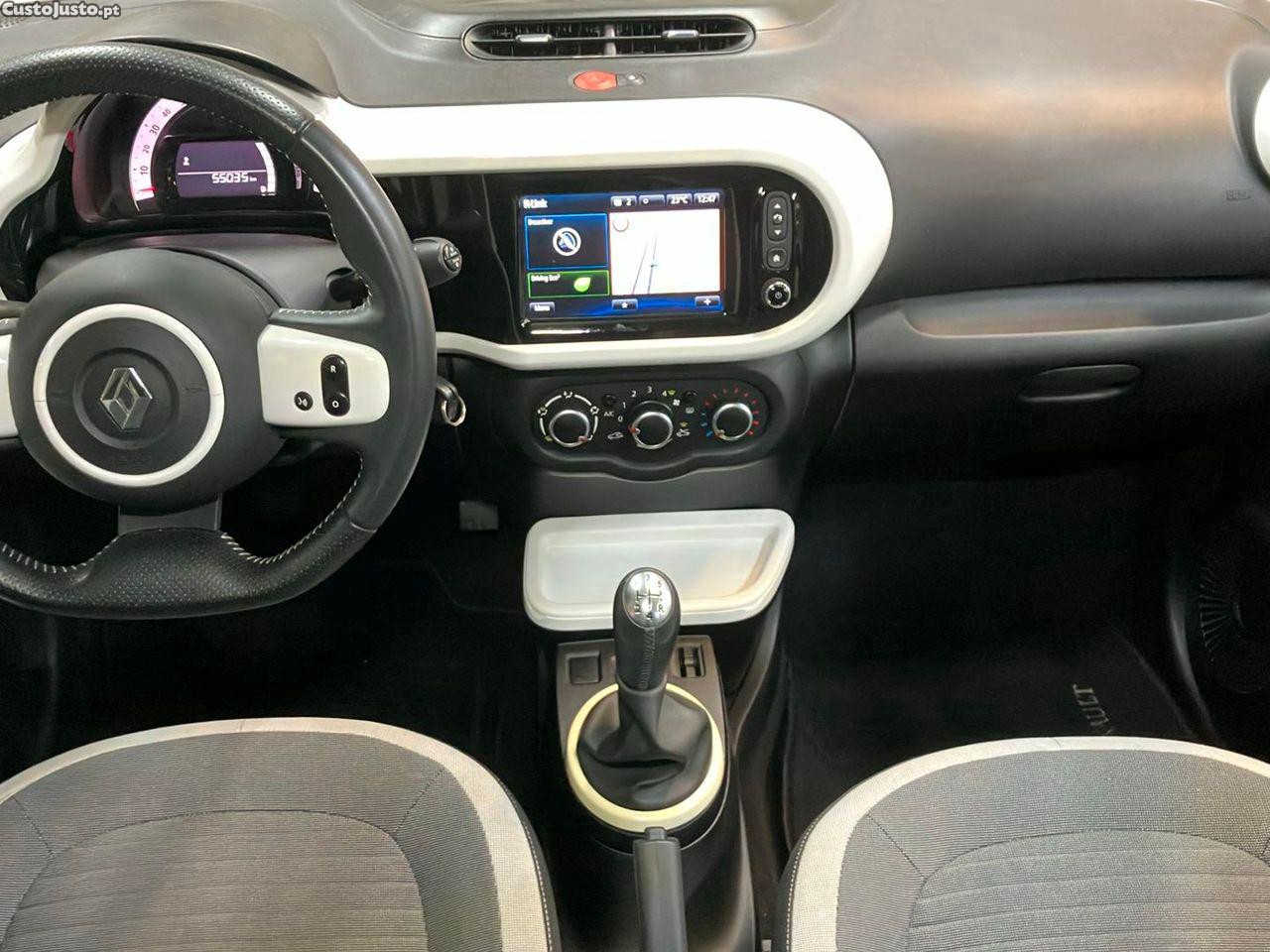 Renault Twingo 1.0 SCe Dynamique — fotografia 16