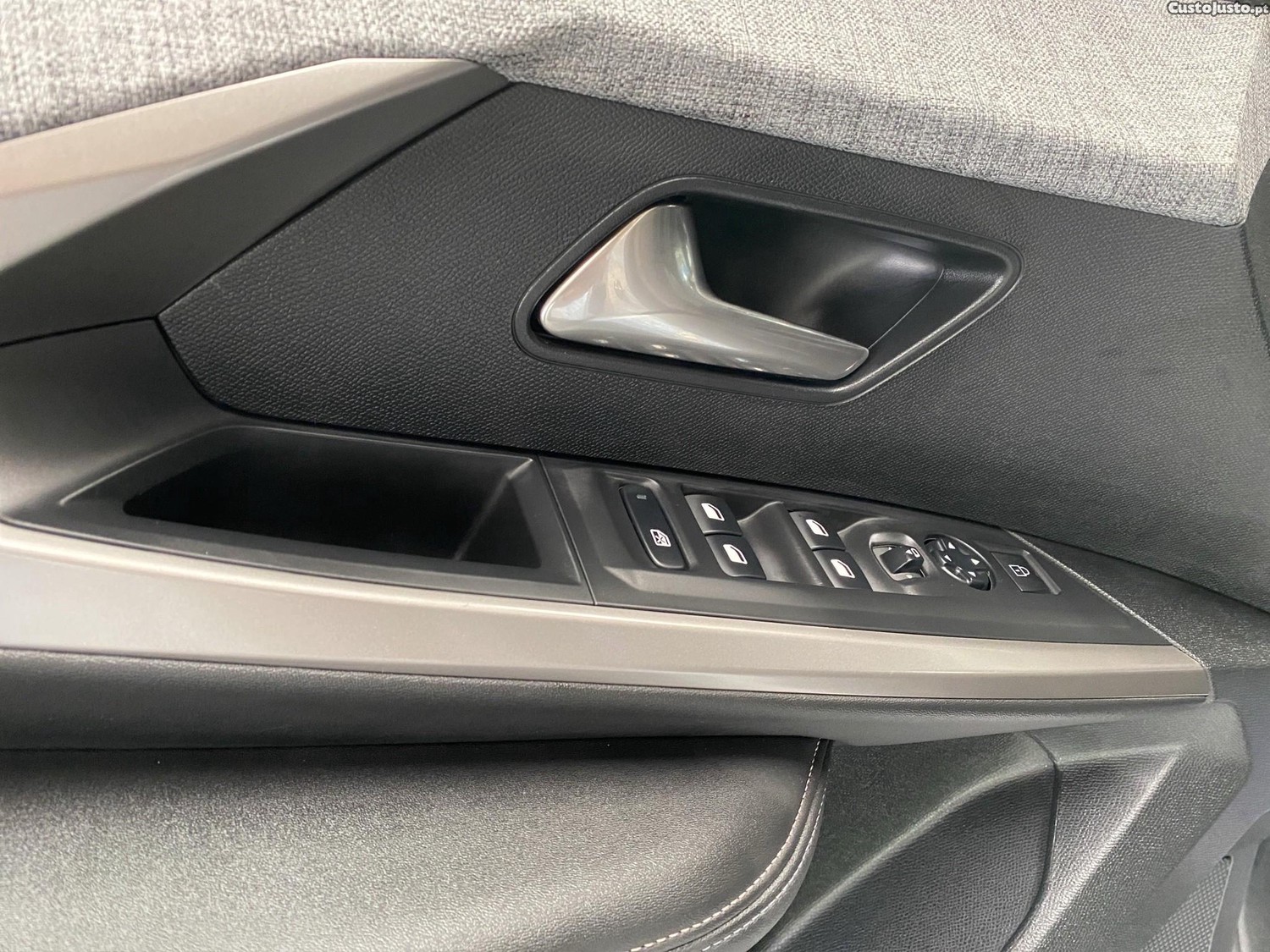 Peugeot 3008 1.2 Hybrid Allure e-DCS6 — fotografia 7
