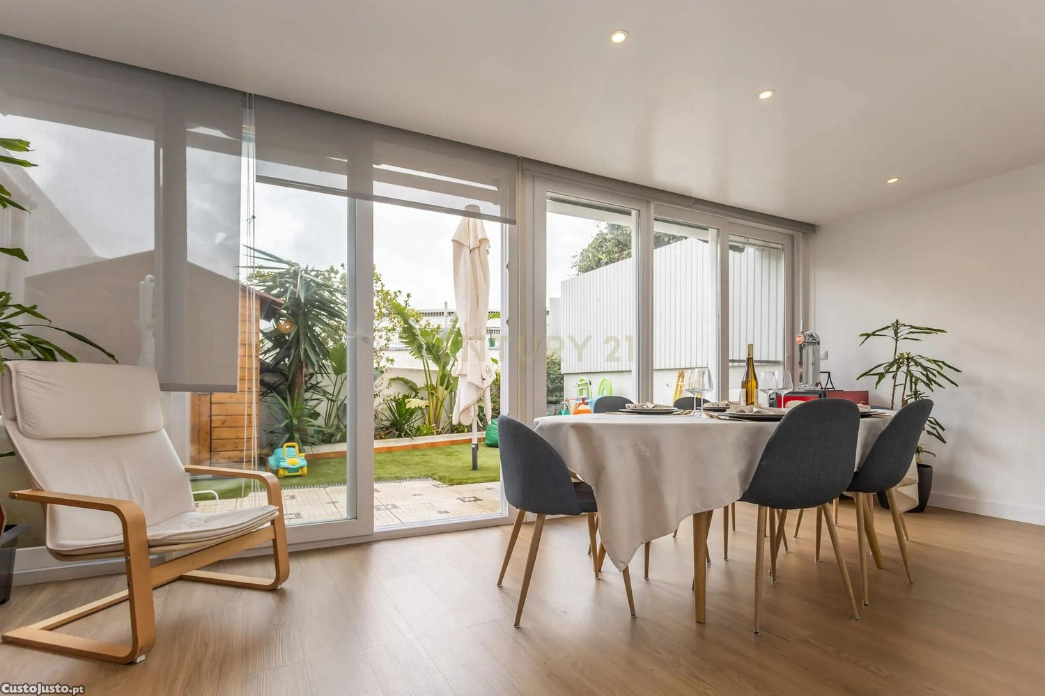 Apartamento T3 com duas salas e terraço privado em Sete Rios, Lisboa