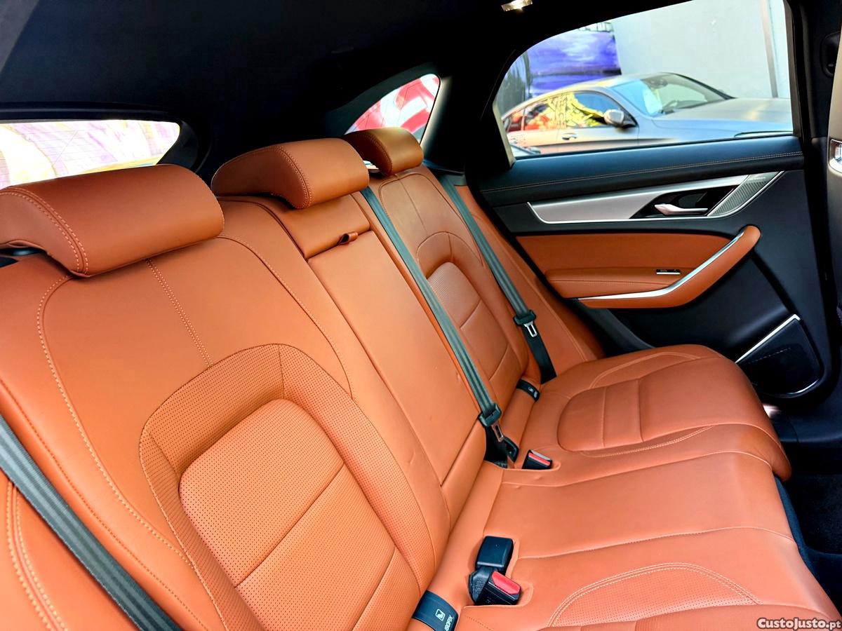 Jaguar F-Pace P400e R-Dynamic — fotografia 29