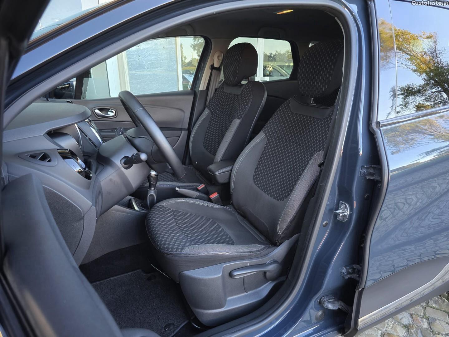 Renault Captur 0.9 TCE Exclusive — fotografia 17