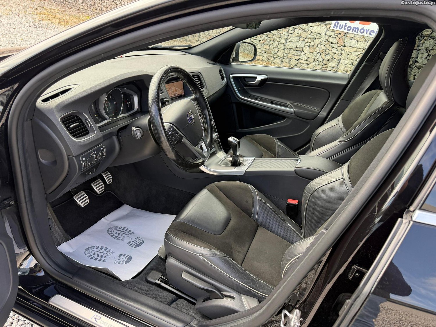 Volvo V60 2.0 D3 R-Design — fotografia 8